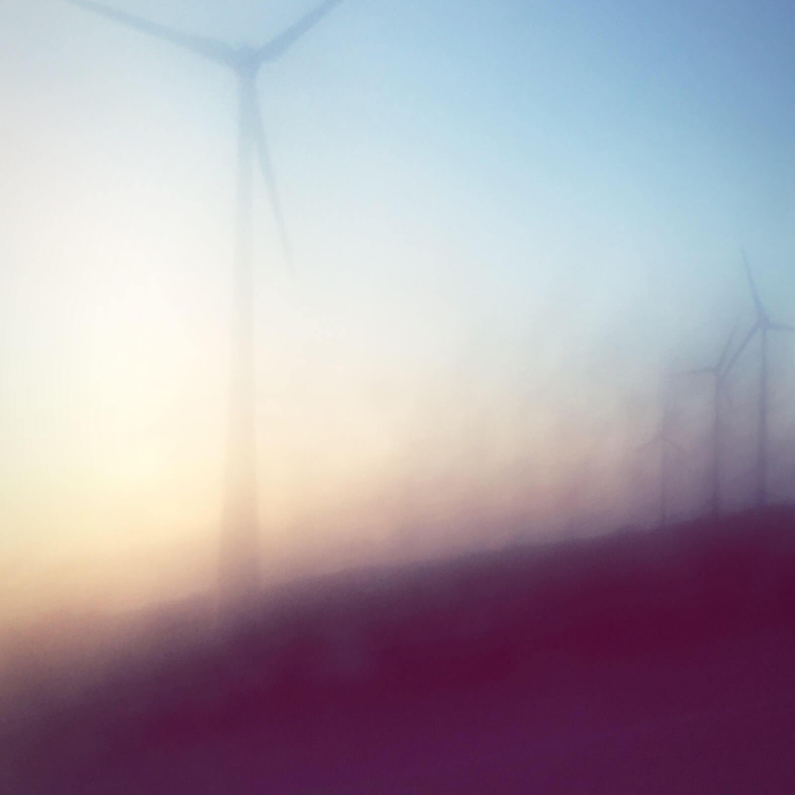 Image of wind turbines with a blue hue - to represent sustainability - Digital Agentur SUNZINET